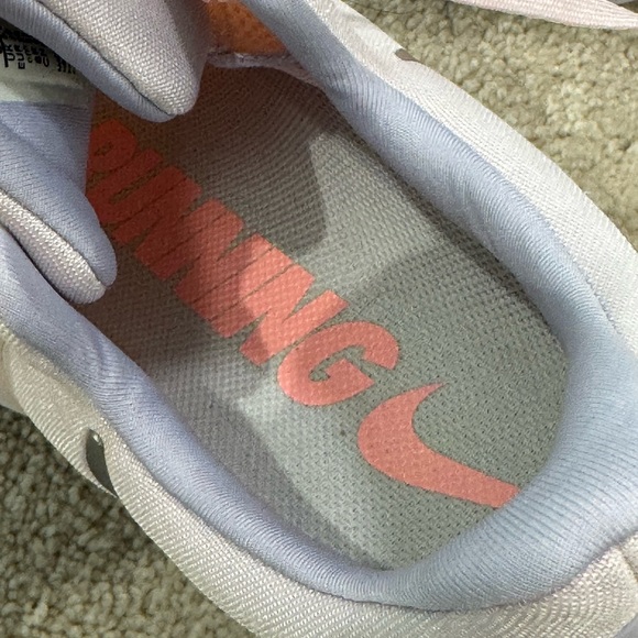 Nike Women's Zoom Running Shoes - Picture 6 of 7